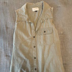 Universal Thread button down collared shirt